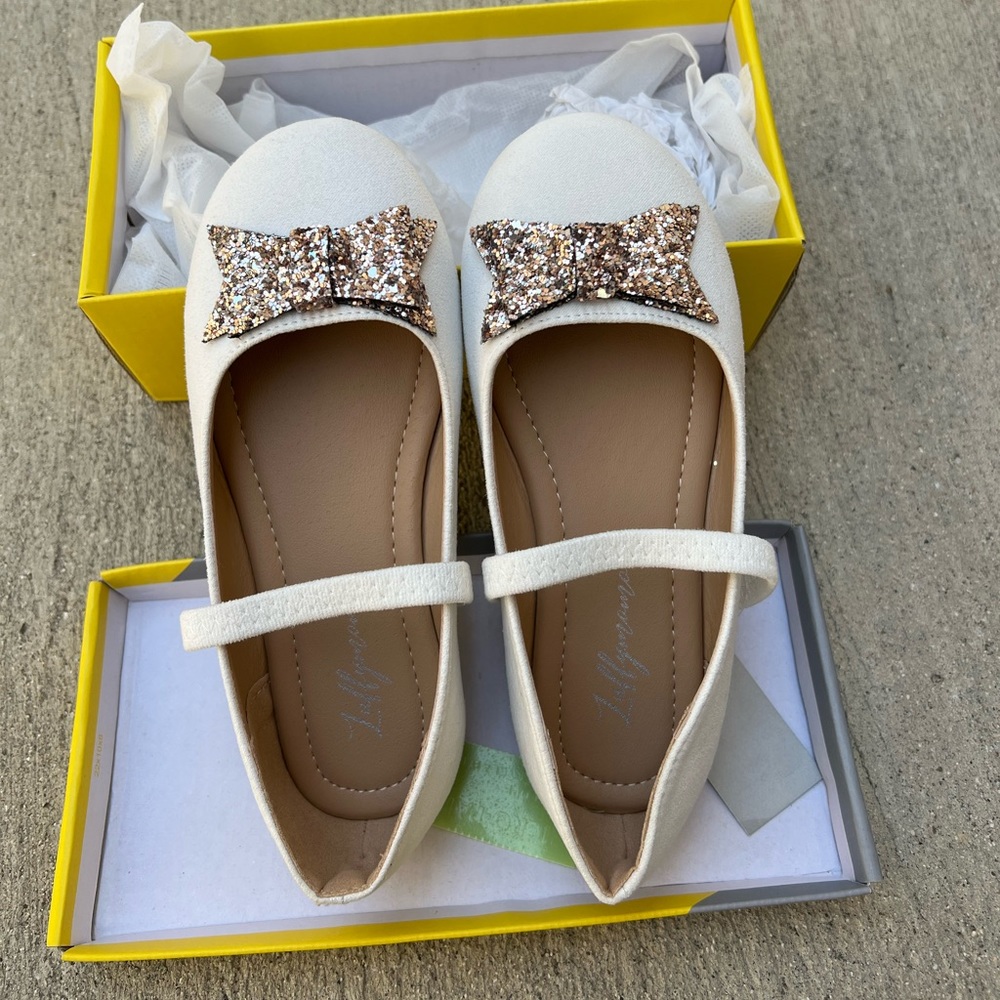 Girls white shoes from Luffymomo, size 12